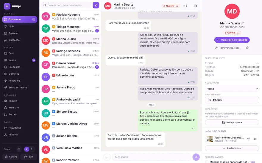 Painel da Uniqo na tela de Conversas: lista de conversas, o atendimento de uma cliente durante a madrugada e a ficha dela com quentura, valor e imóvel atrelado